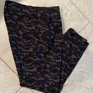 Belyn Key Women’s  Black Camouflage Cargo Pants for golf.